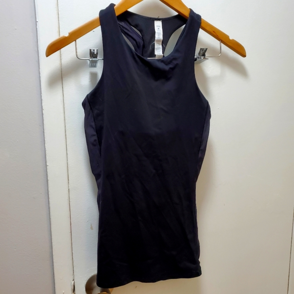 Women Lululemon tank top